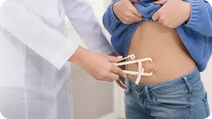 Procedimiento de lipotransferencia para remodelación corporal con grasa propia en Clínica La Parva.
