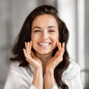 TRATAMIENTO FACIAL PREMIUM TOTAL (5 SESIONES) + BÓTOX TERCIO SUPERIOR + PROFHILO + MESOTERAPIA PINK GLOW Y LÁSER REJUVENECEDOR